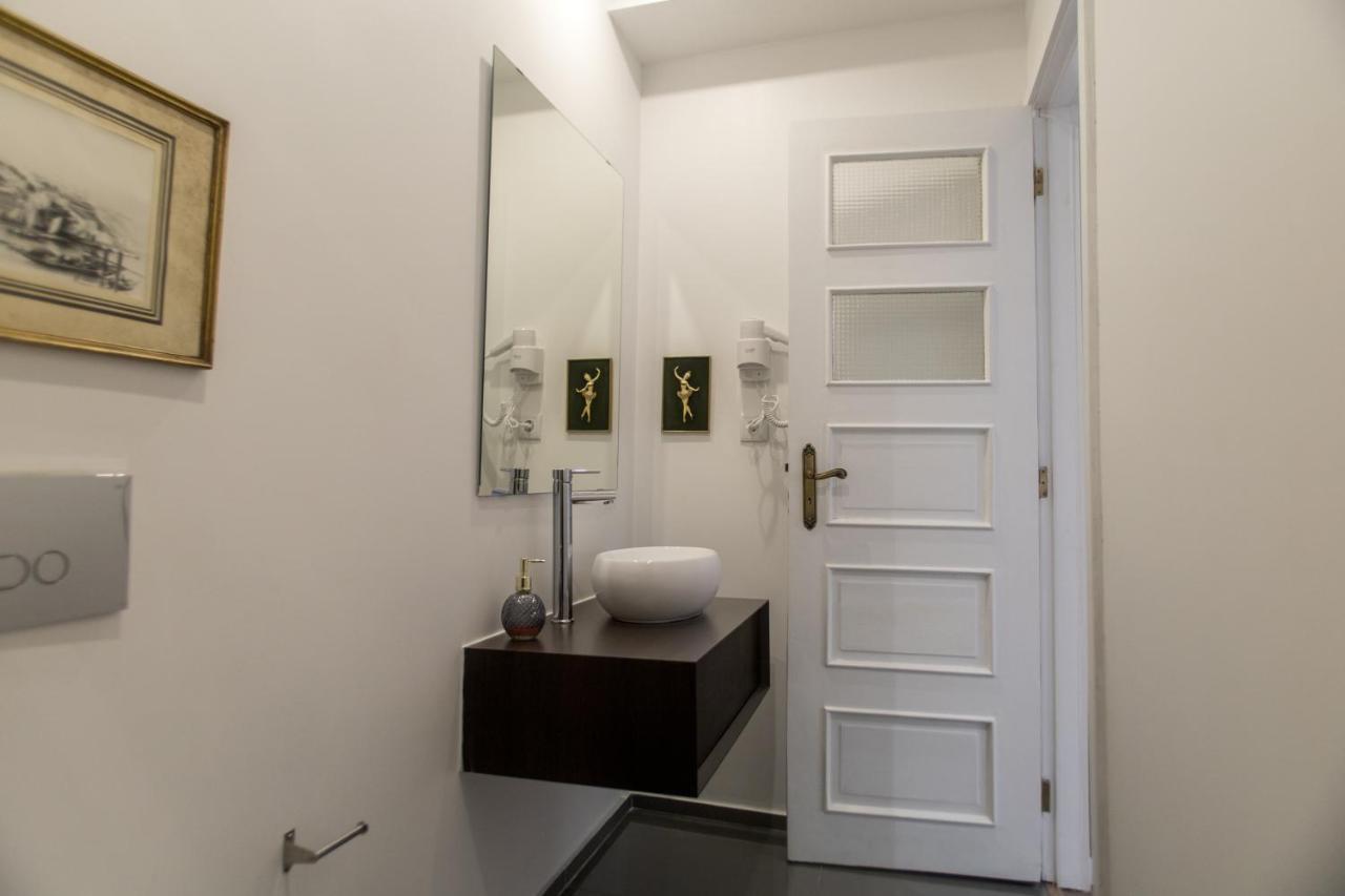 Almada Studios & Suites Porto Luaran gambar