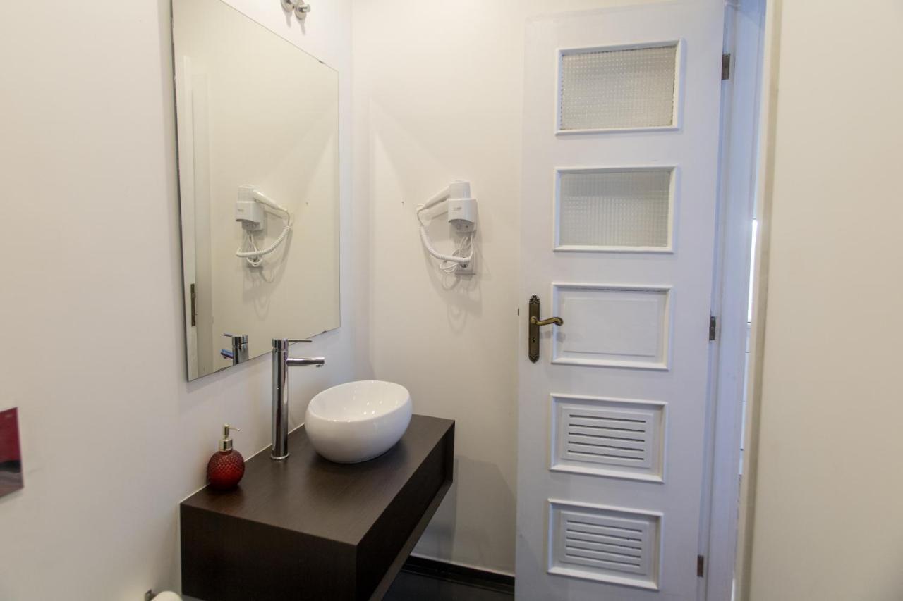 Almada Studios & Suites Porto Luaran gambar