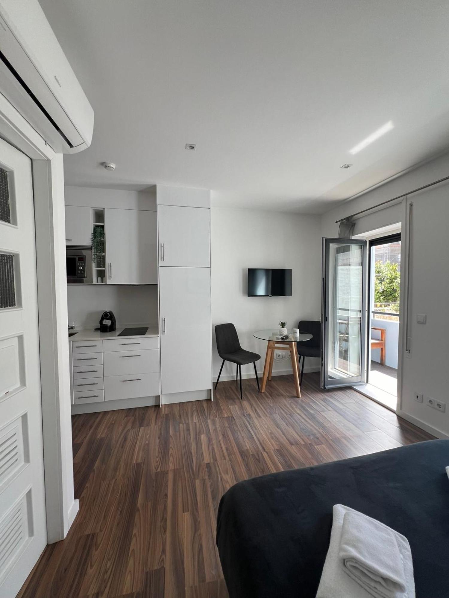 Almada Studios & Suites Porto Luaran gambar