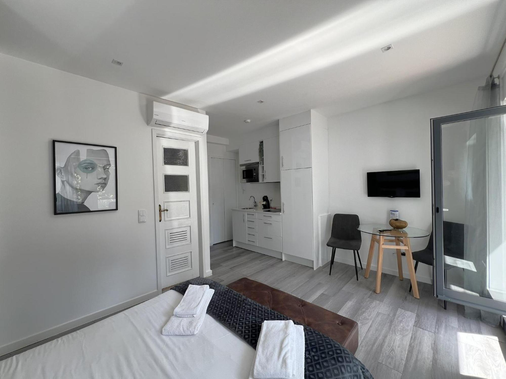 Almada Studios & Suites Porto Luaran gambar