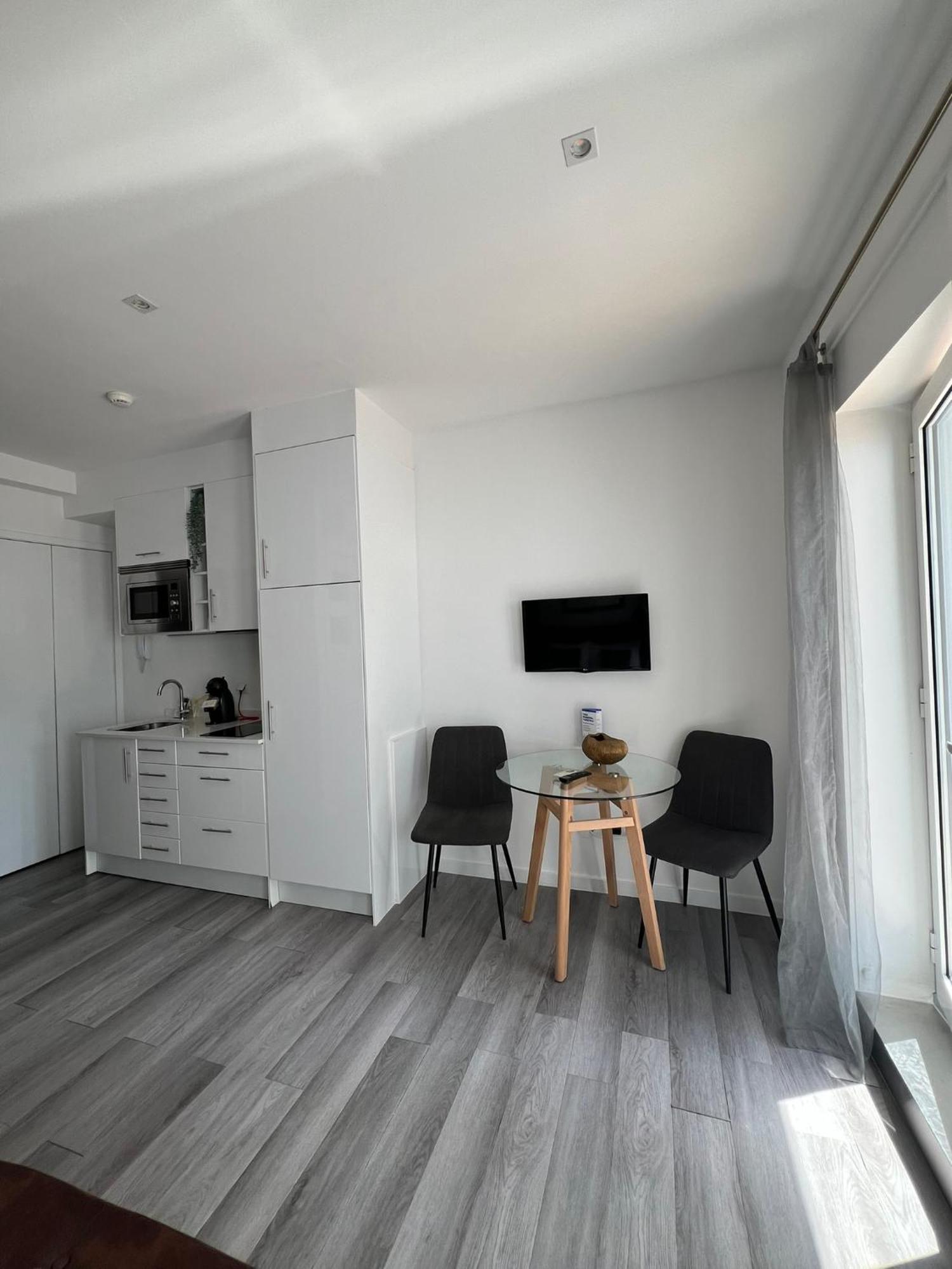 Almada Studios & Suites Porto Luaran gambar