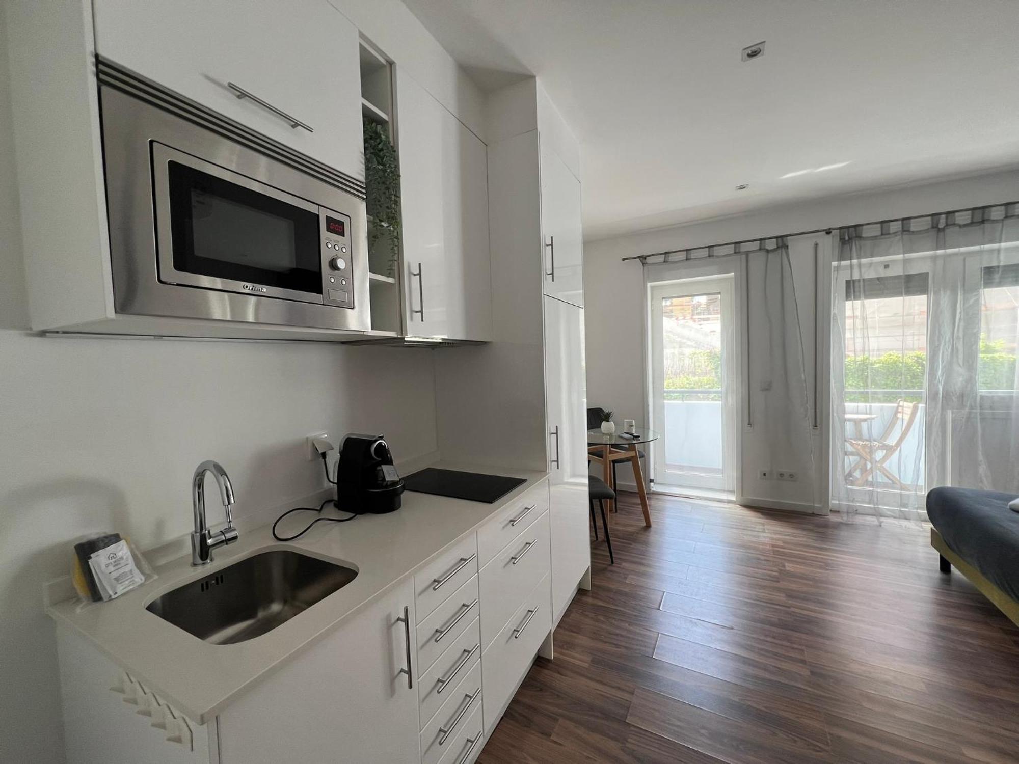 Almada Studios & Suites Porto Luaran gambar