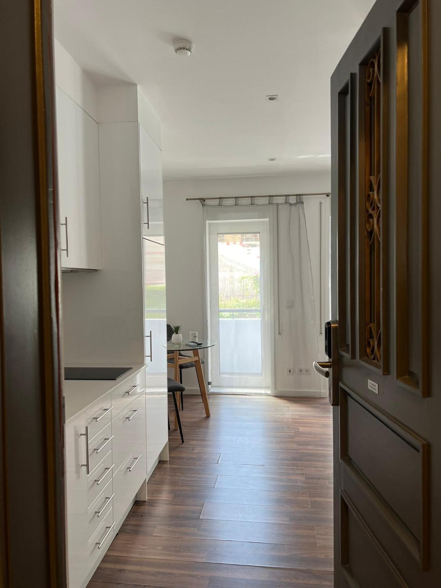 Almada Studios & Suites Porto Luaran gambar
