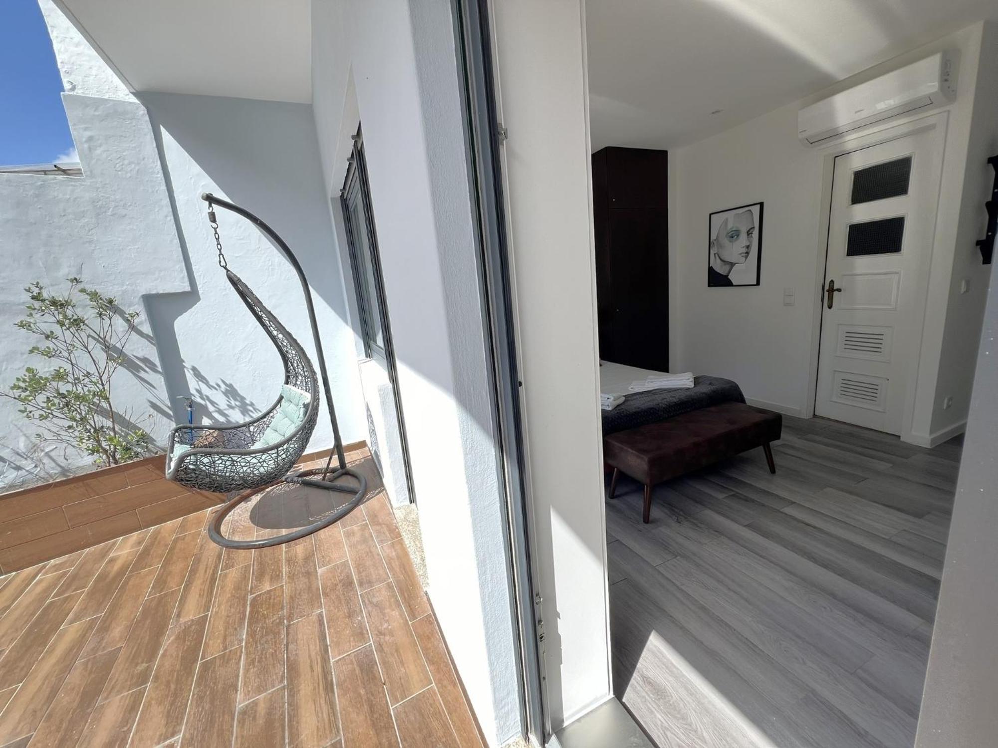 Almada Studios & Suites Porto Luaran gambar