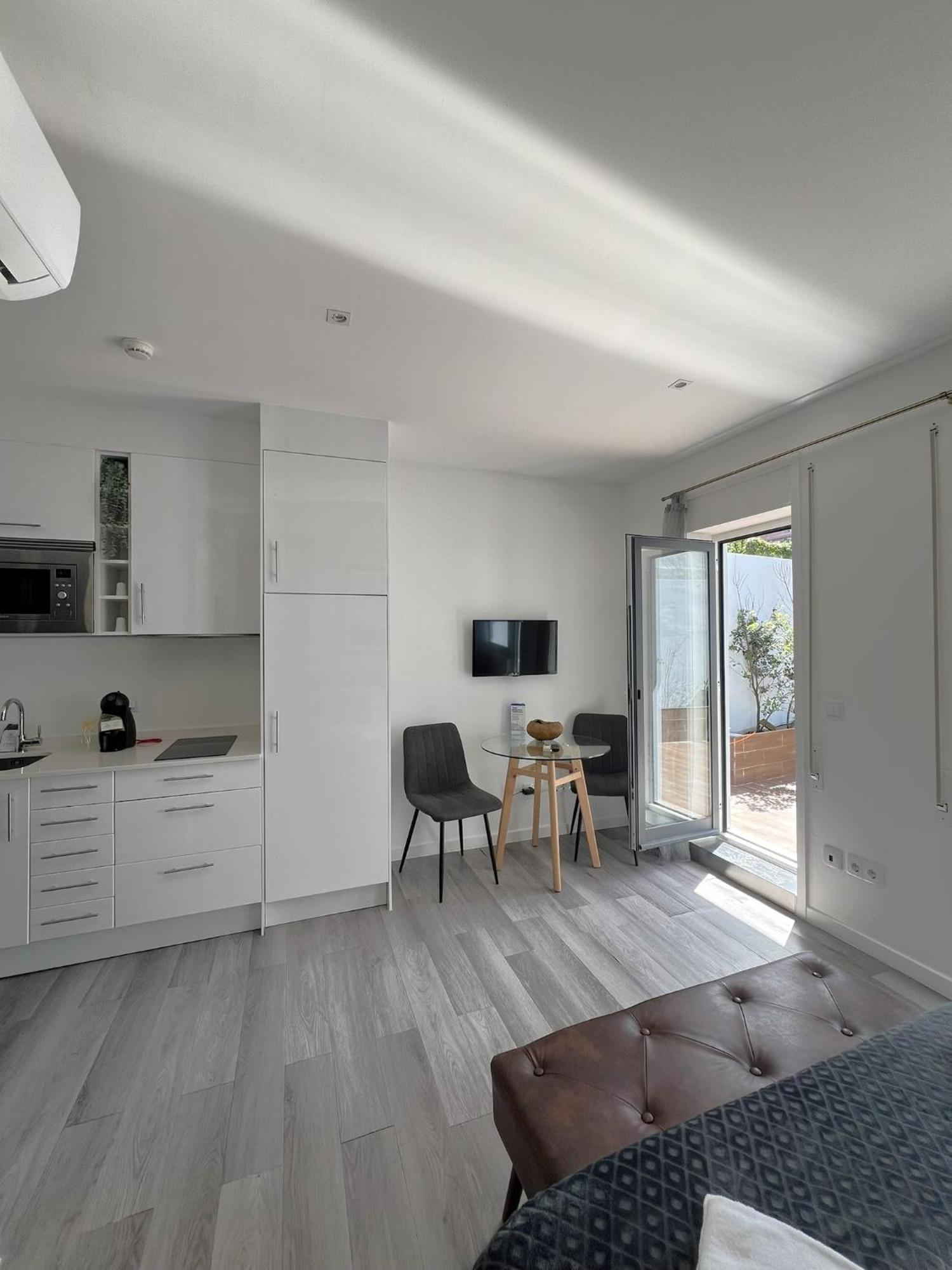 Almada Studios & Suites Porto Luaran gambar