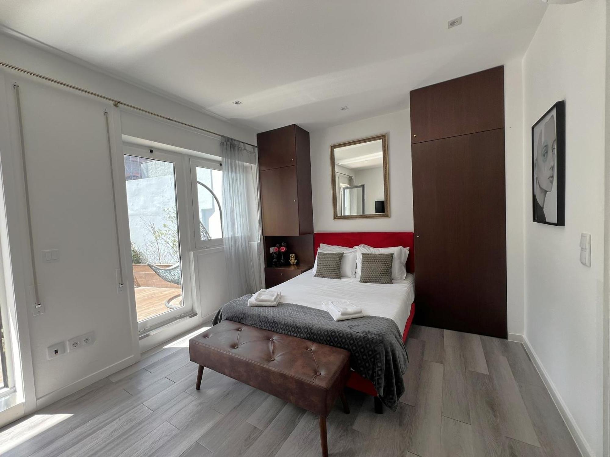 Almada Studios & Suites Porto Luaran gambar