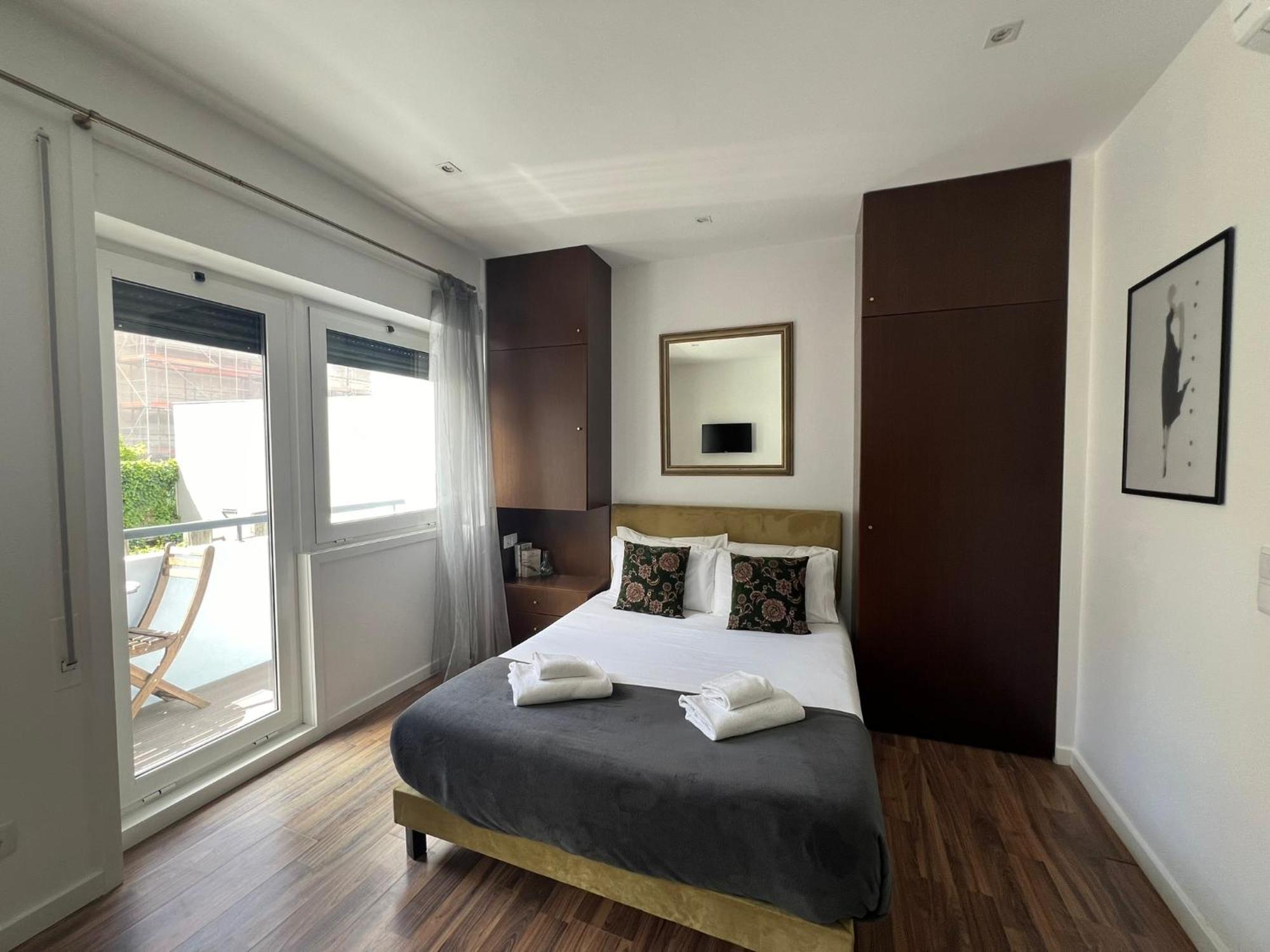 Almada Studios & Suites Porto Luaran gambar