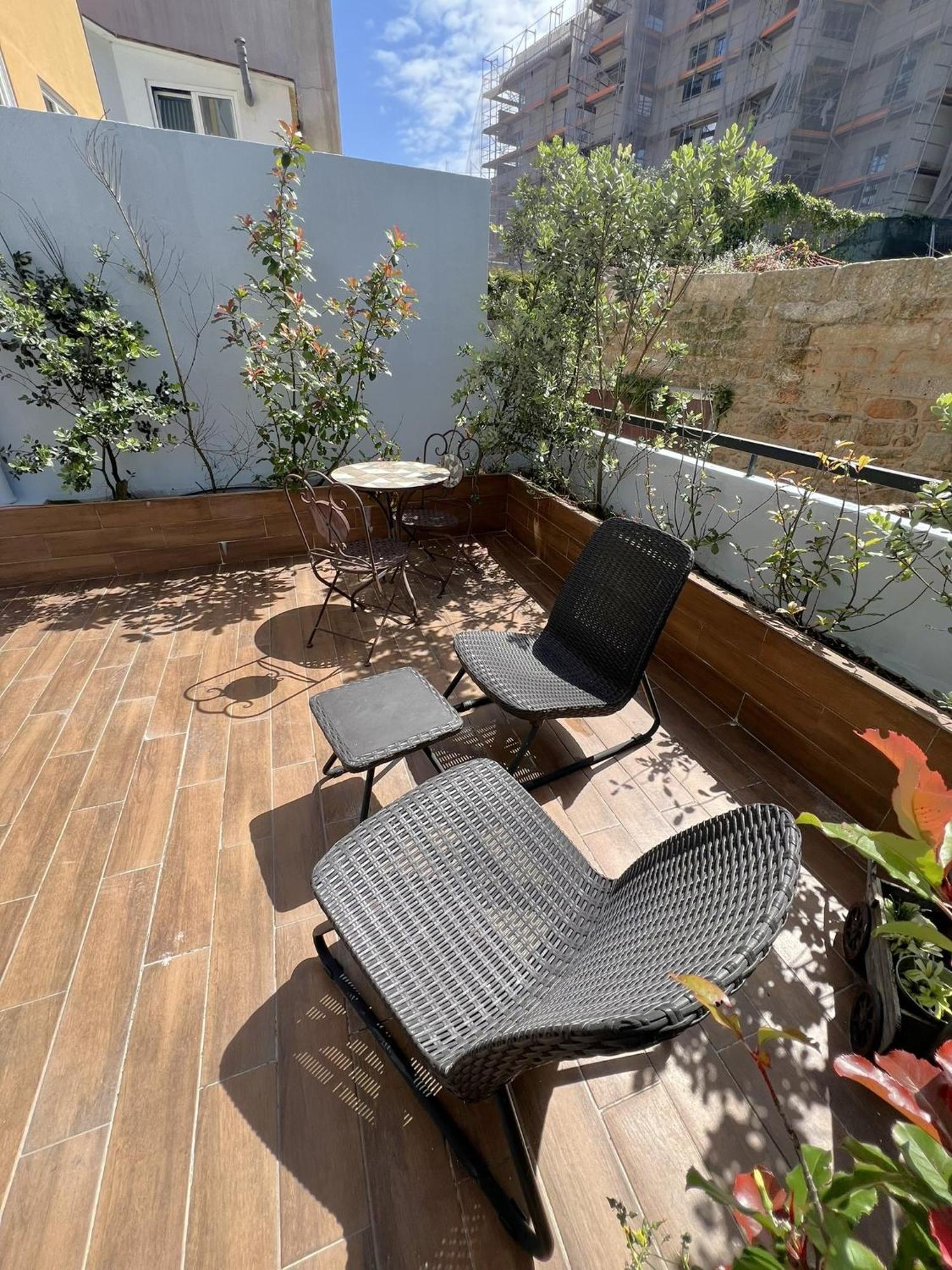 Almada Studios & Suites Porto Luaran gambar