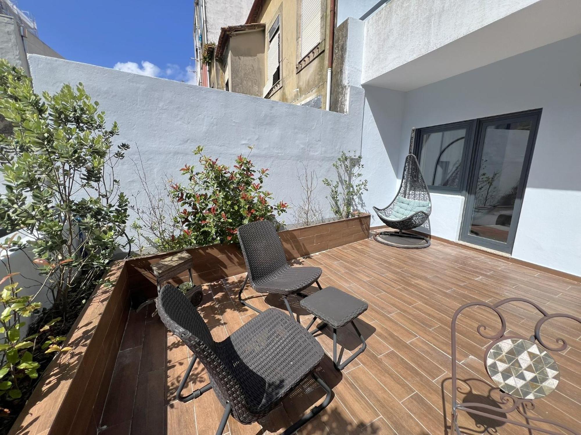 Almada Studios & Suites Porto Luaran gambar